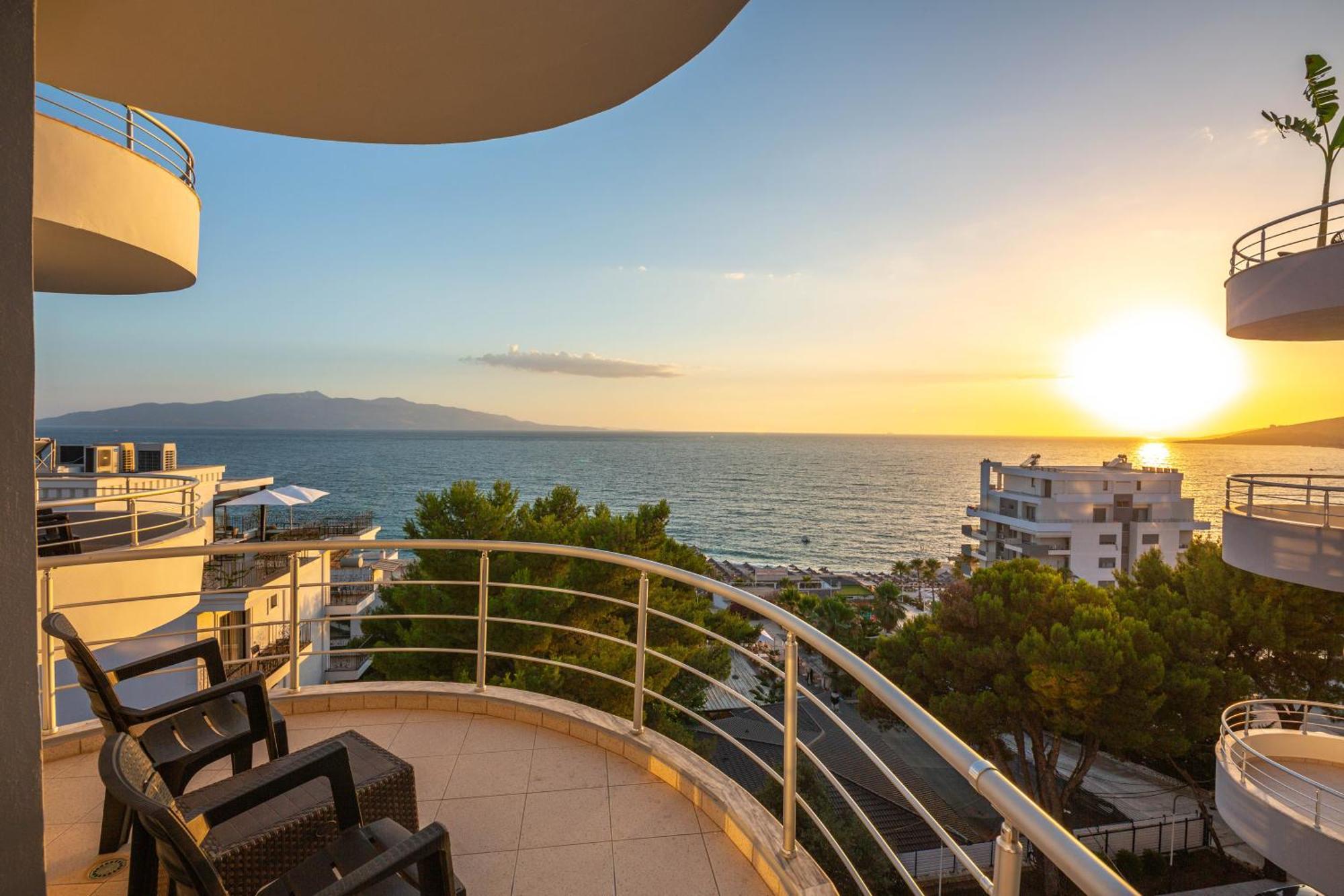 Hotel Sea Breeze Sarandë Exterior foto