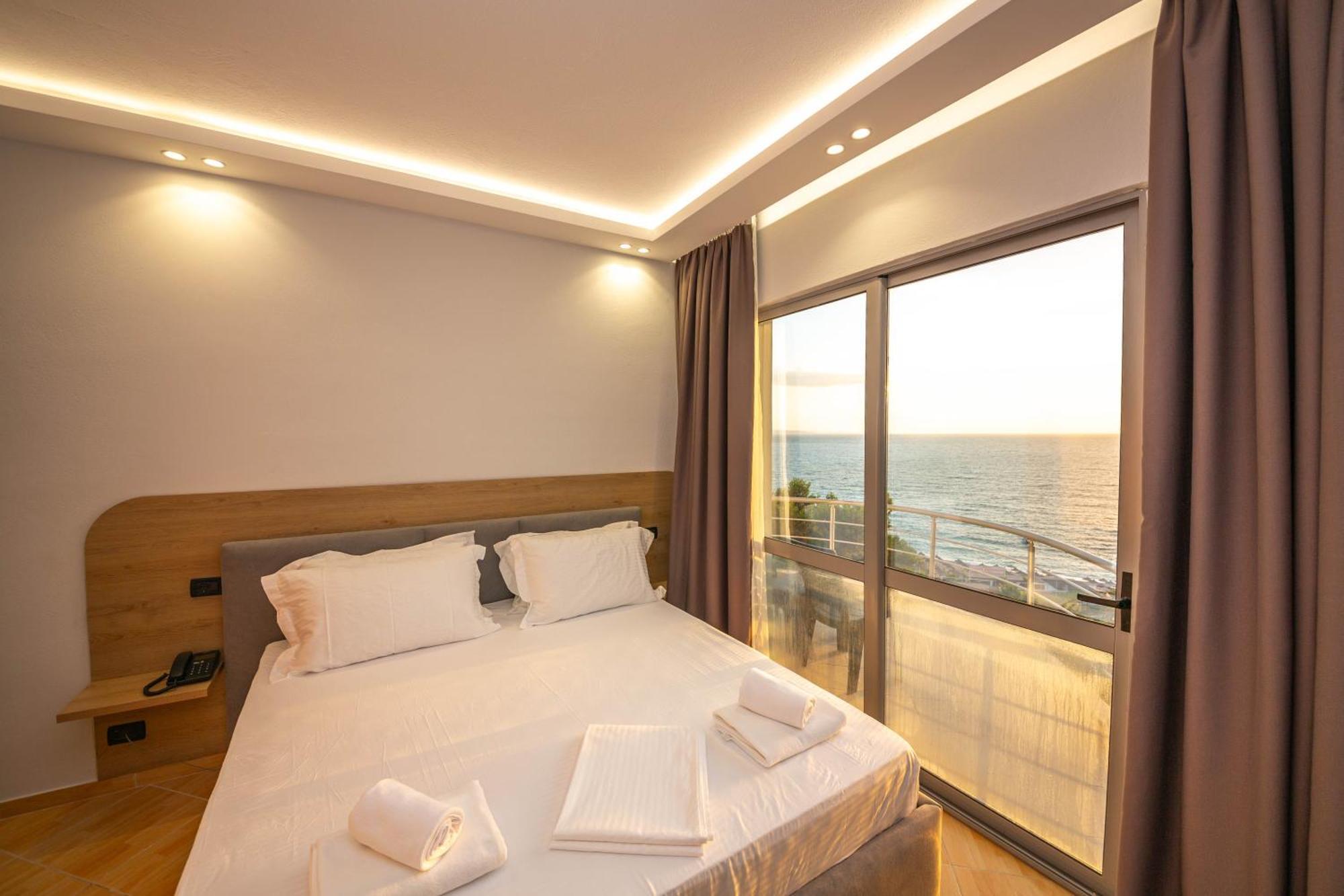 Hotel Sea Breeze Sarandë Exterior foto
