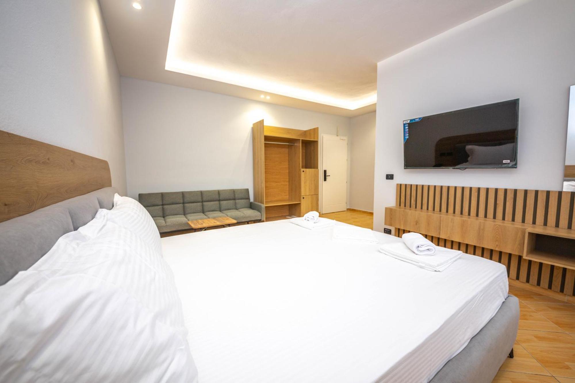 Hotel Sea Breeze Sarandë Exterior foto