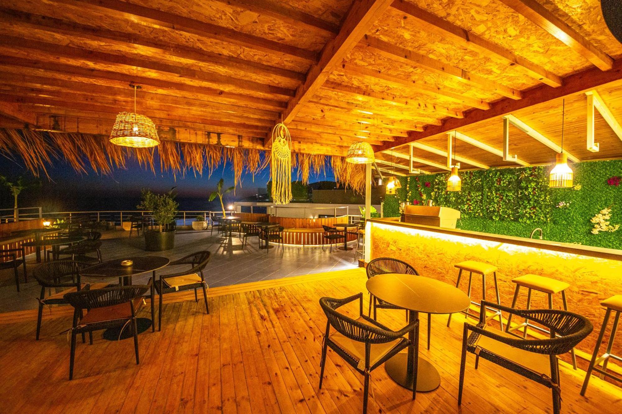 Hotel Sea Breeze Sarandë Exterior foto