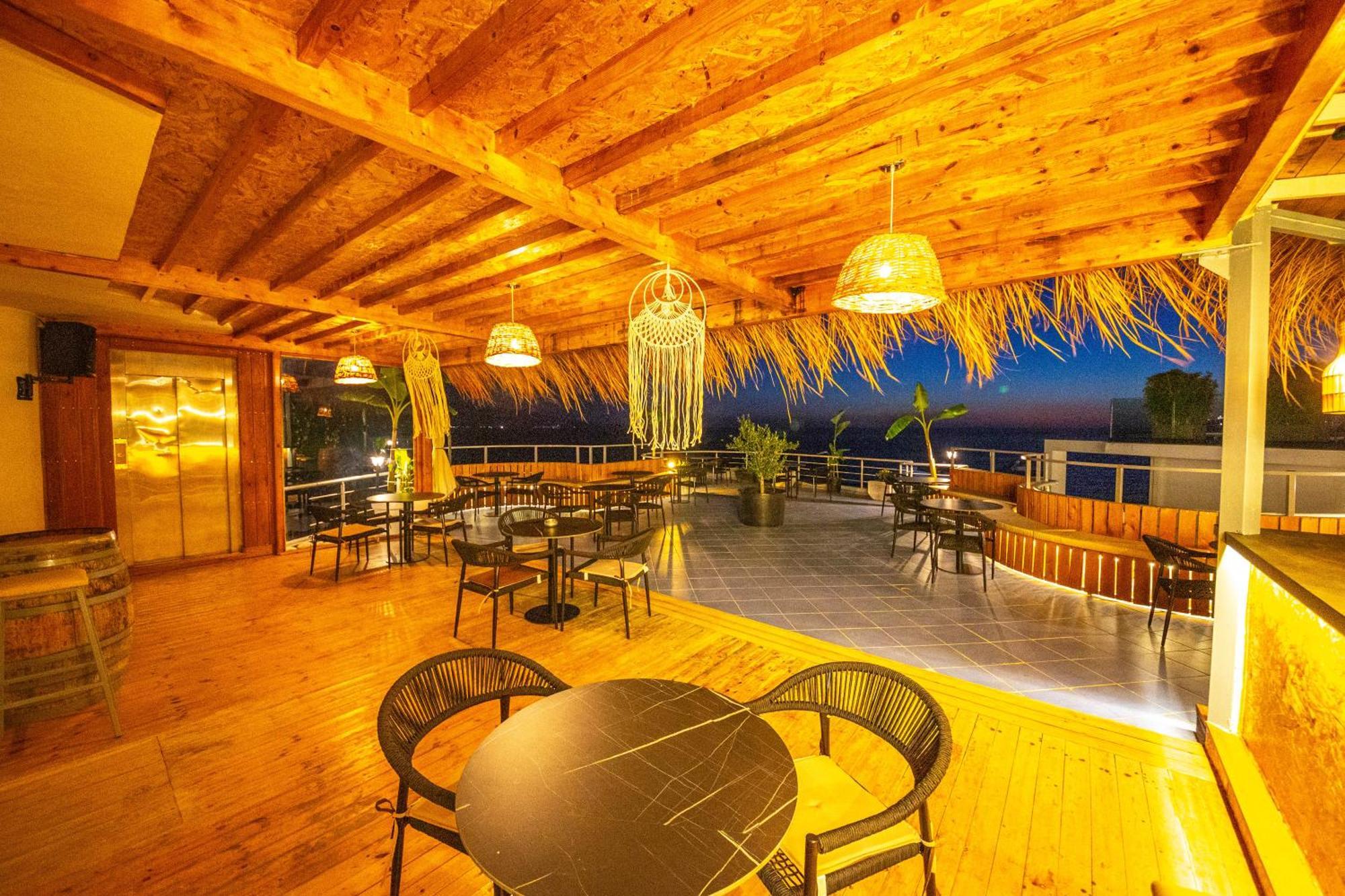 Hotel Sea Breeze Sarandë Exterior foto