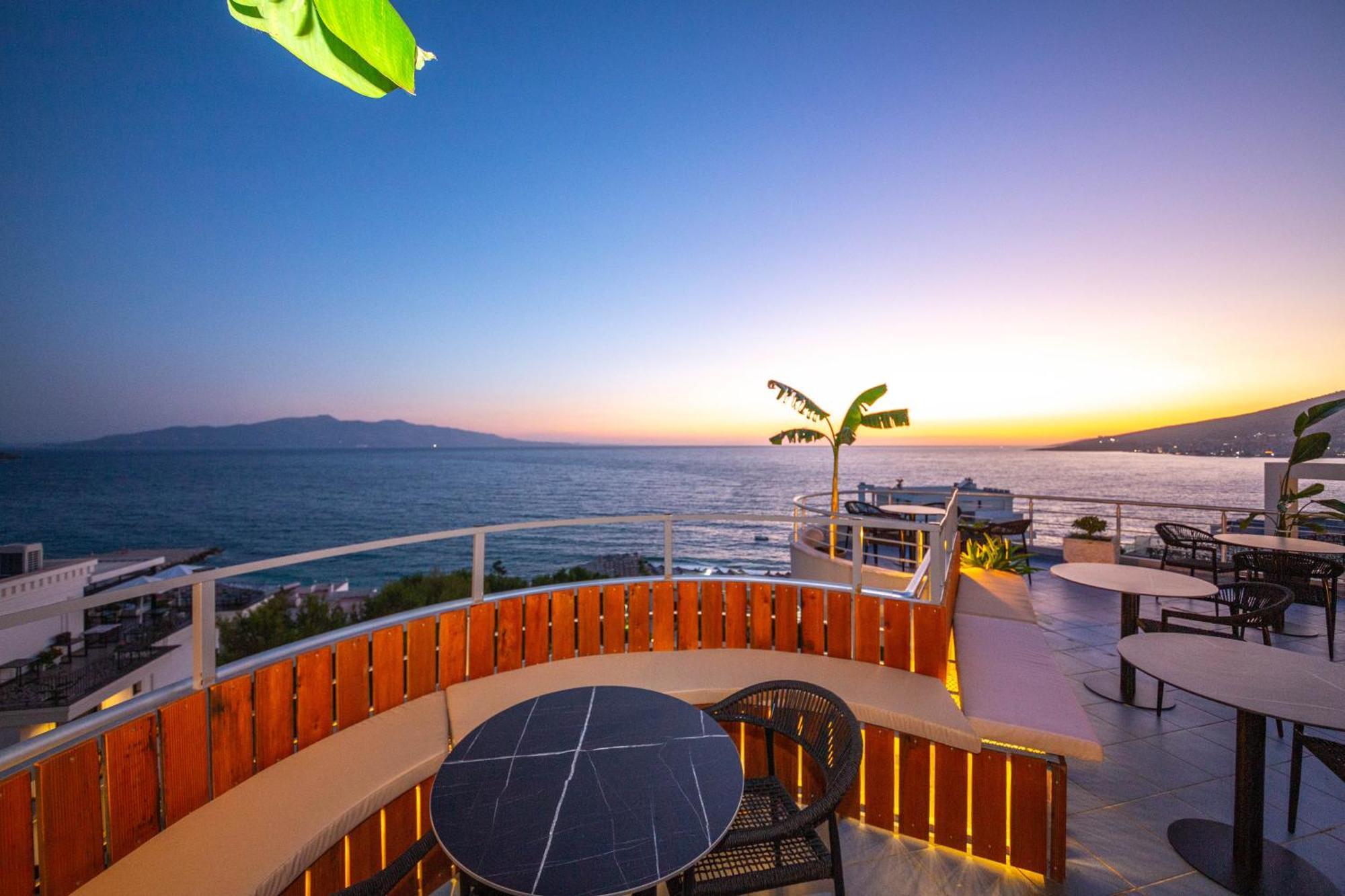 Hotel Sea Breeze Sarandë Exterior foto