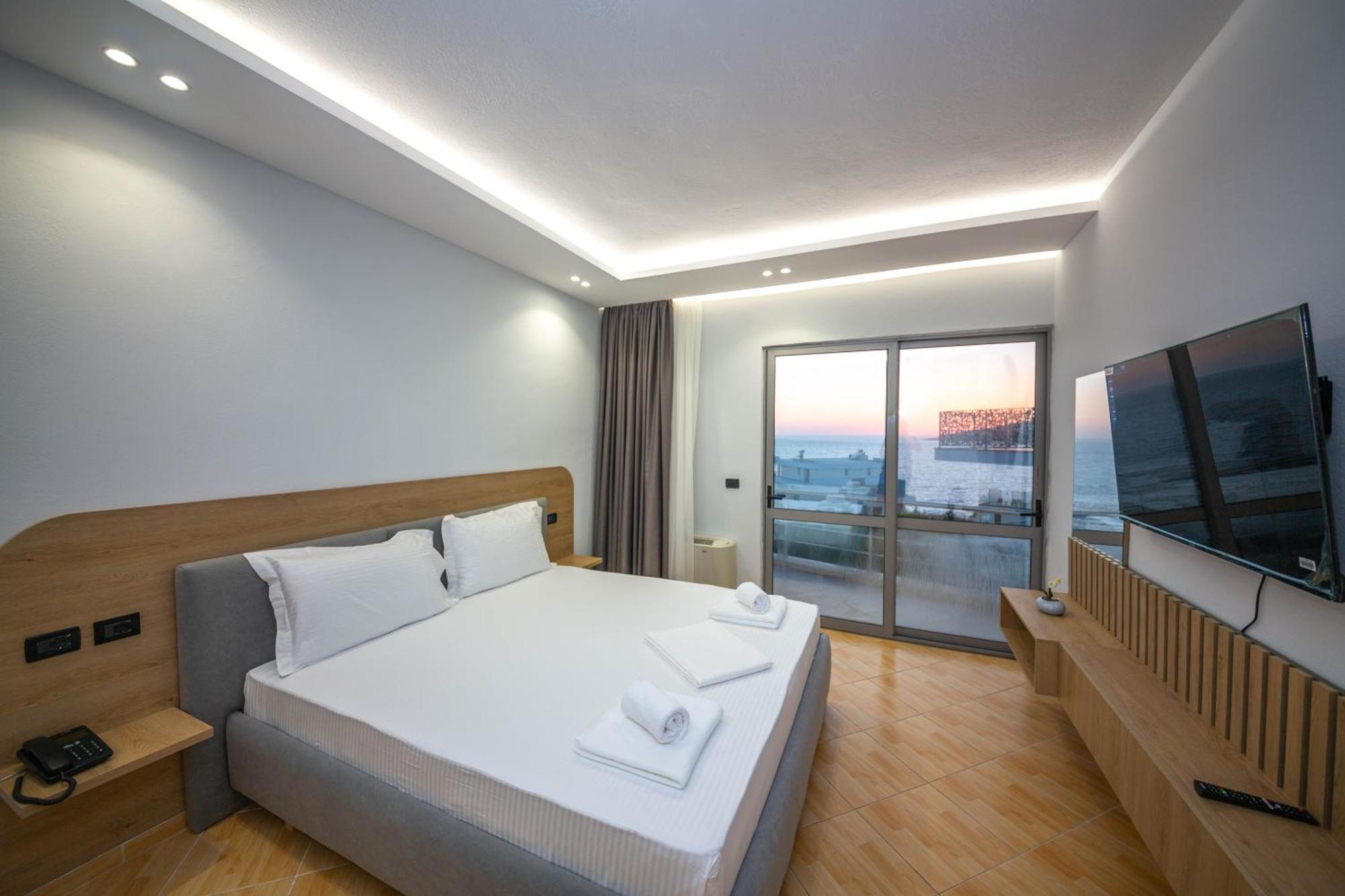 Hotel Sea Breeze Sarandë Exterior foto