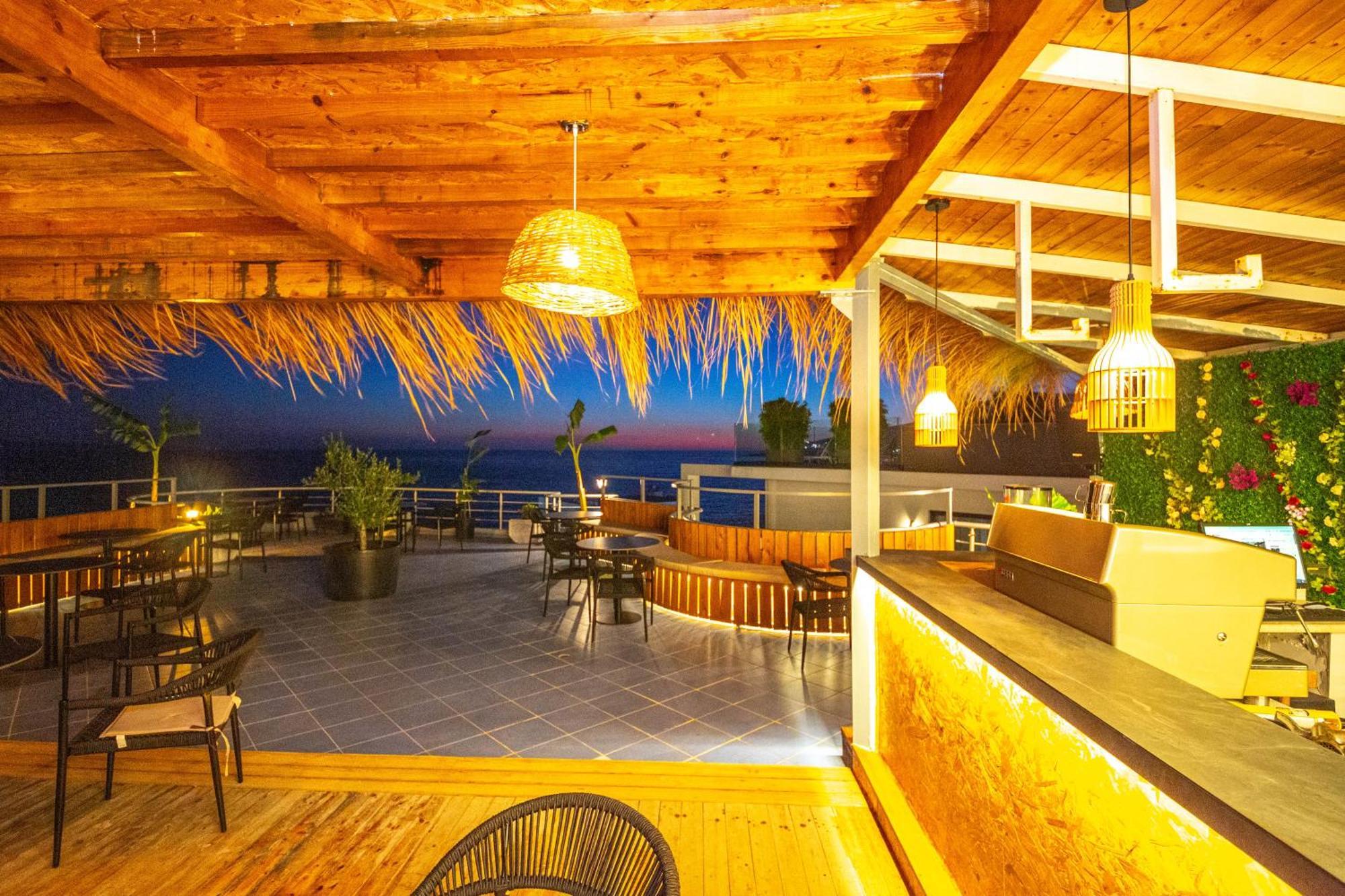 Hotel Sea Breeze Sarandë Exterior foto