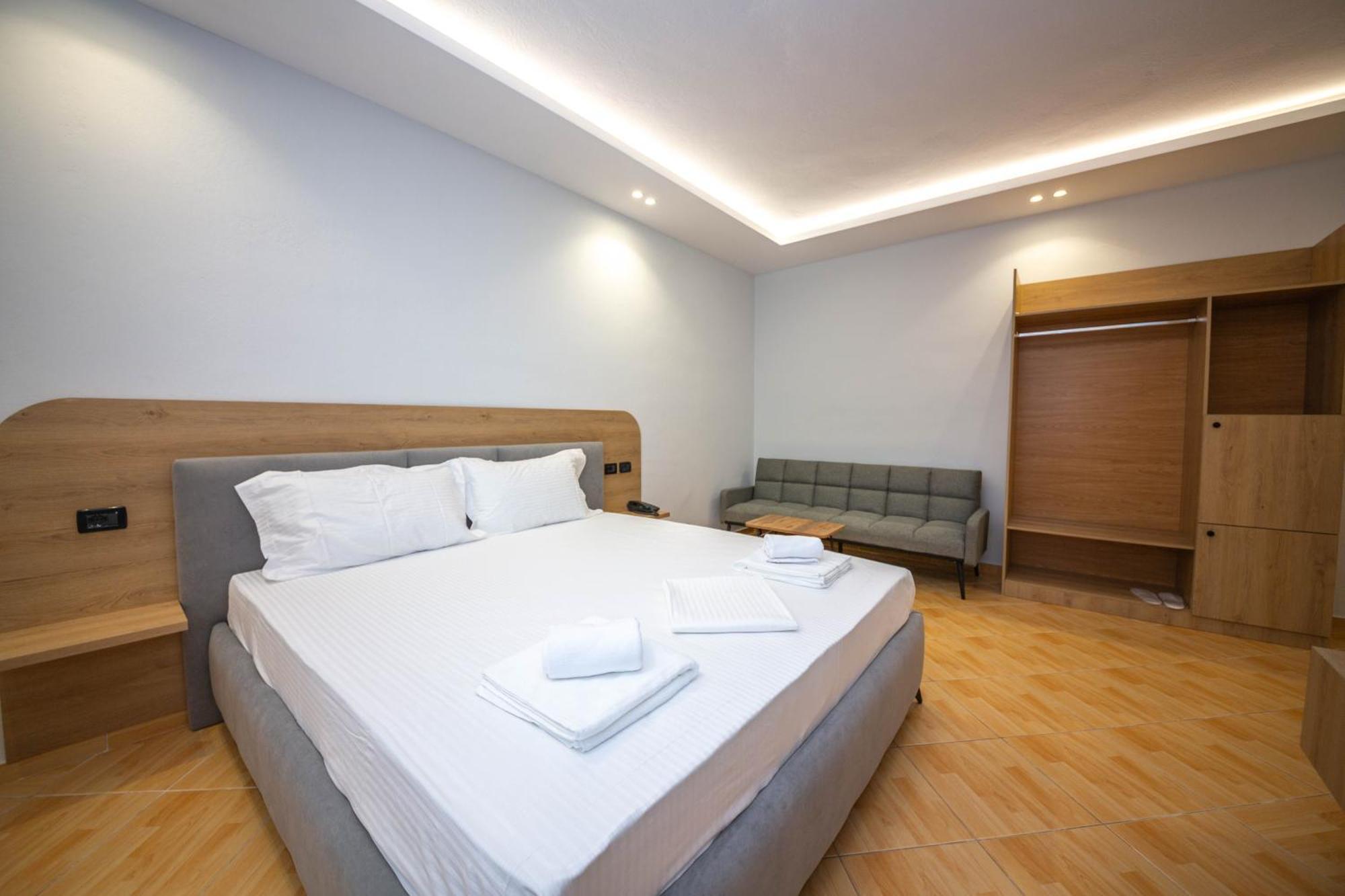 Hotel Sea Breeze Sarandë Exterior foto