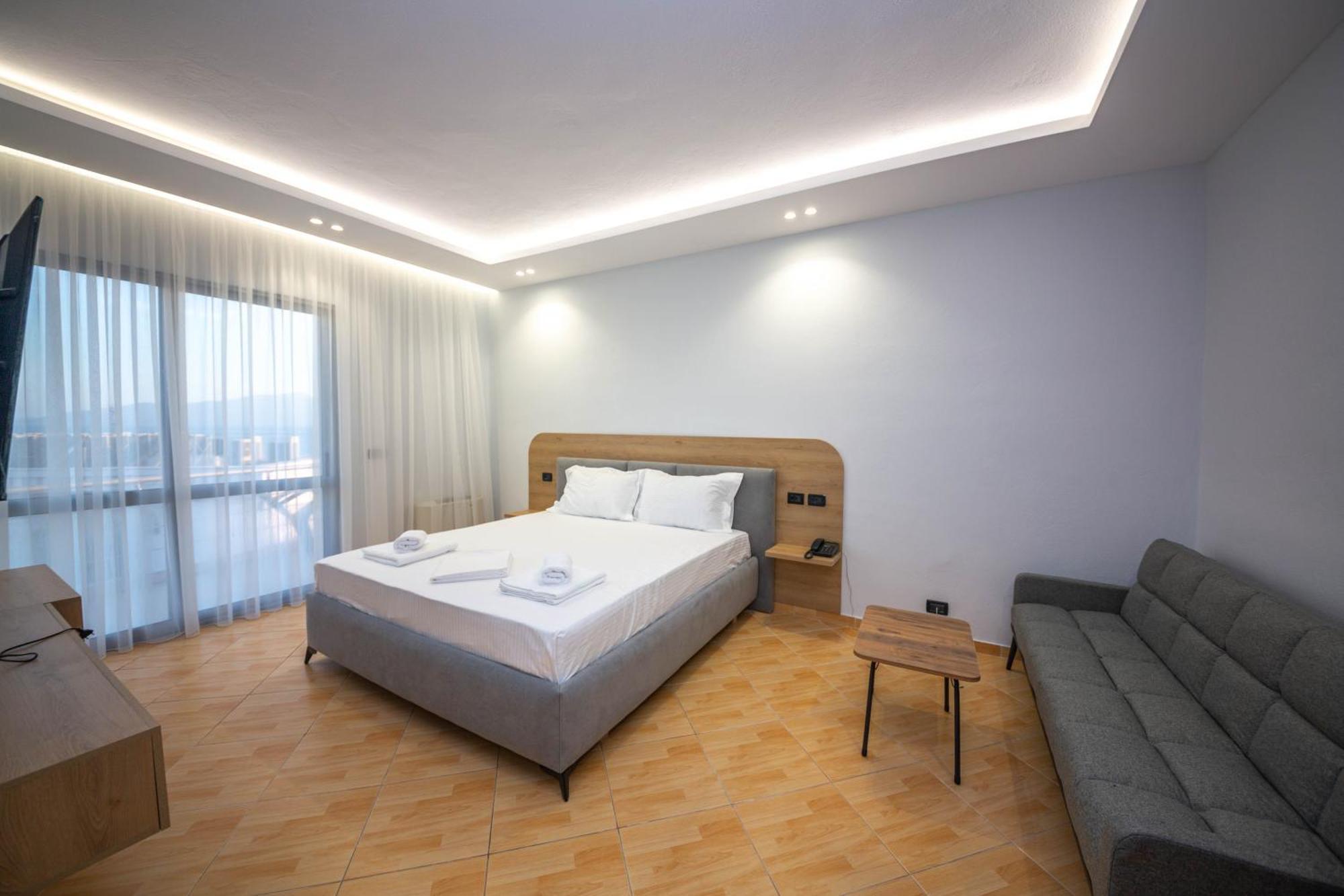 Hotel Sea Breeze Sarandë Exterior foto