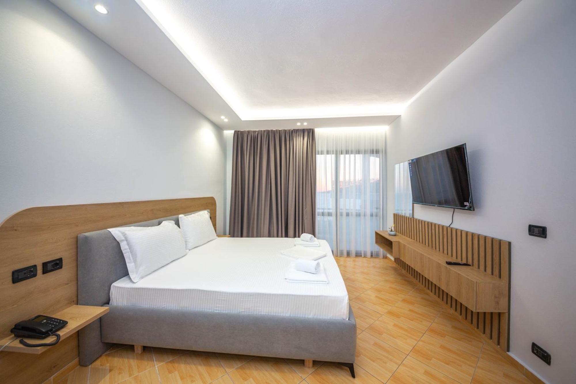 Hotel Sea Breeze Sarandë Exterior foto