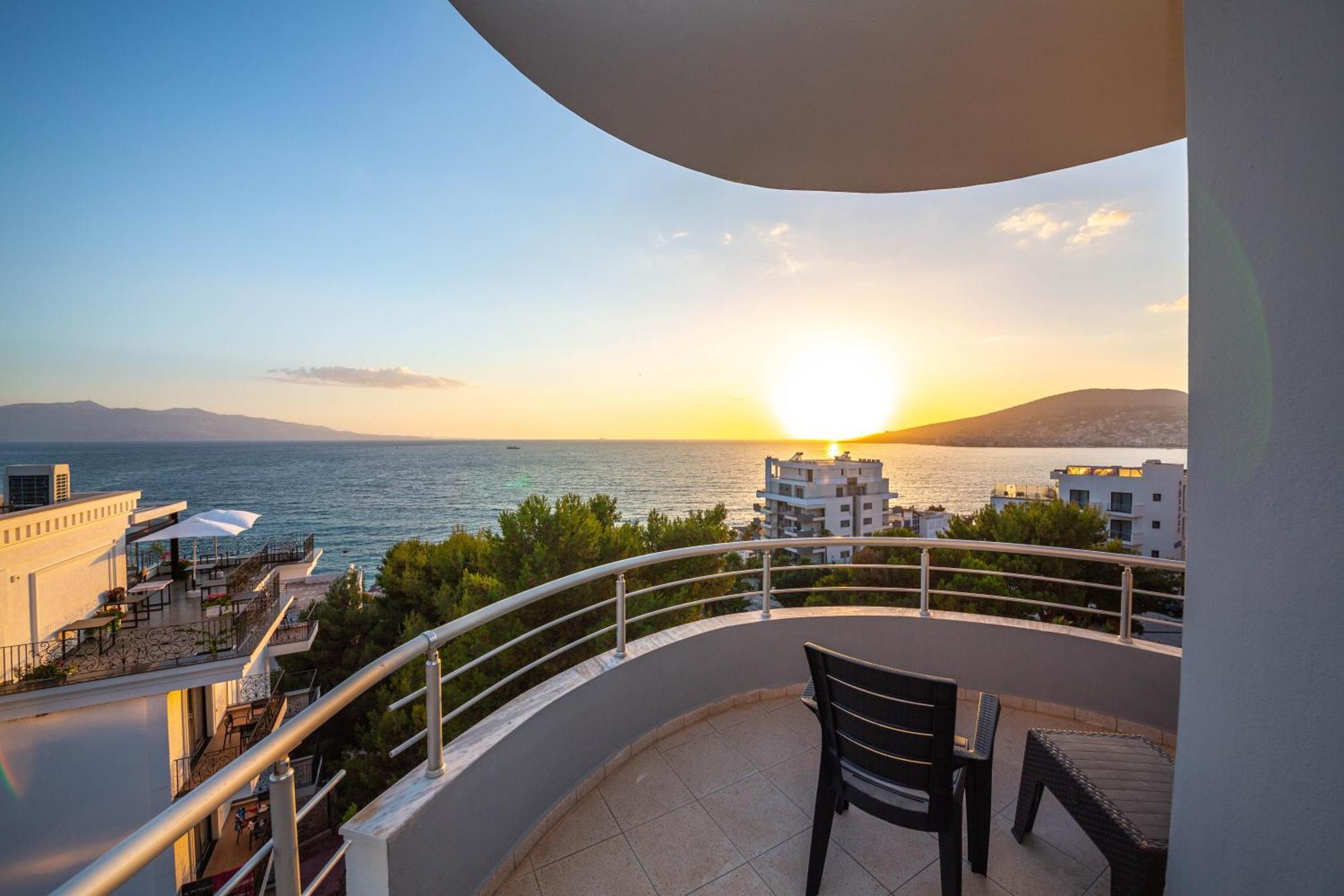 Hotel Sea Breeze Sarandë Exterior foto