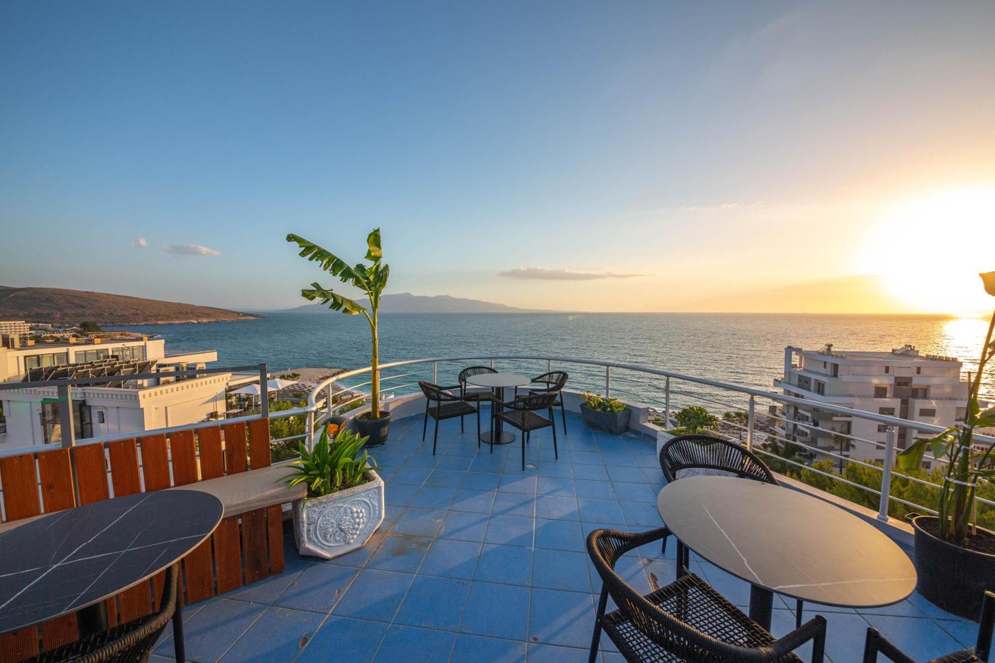Hotel Sea Breeze Sarandë Exterior foto