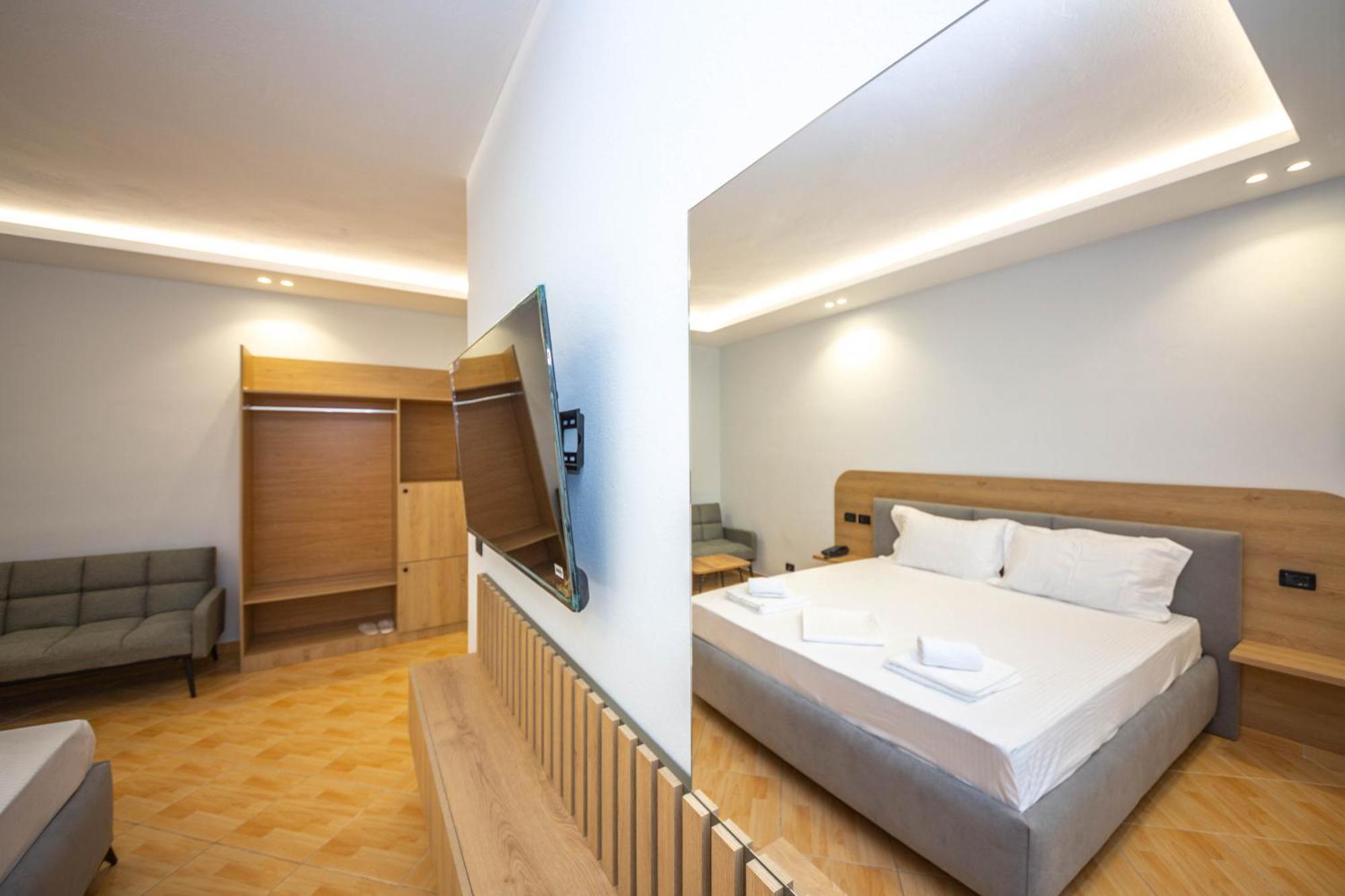 Hotel Sea Breeze Sarandë Exterior foto